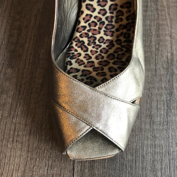 Stuart Weitzman Gold Peep Toe Cork Wedges sz 8M - Picture 5 of 9